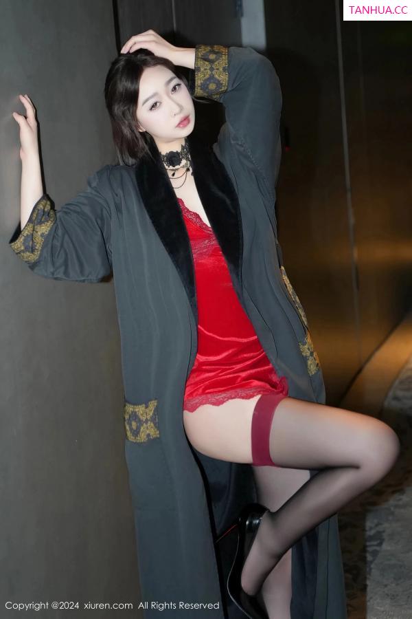  [XiuRen]高清写真图 2024.05.16 No.8547 软糖爱喝奶 黑丝美腿第11张图片